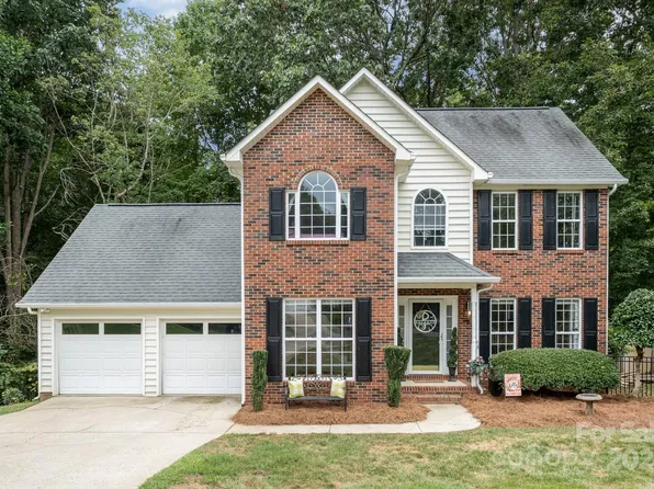1299 Fenwick Hall Ct, Gastonia, NC 28056