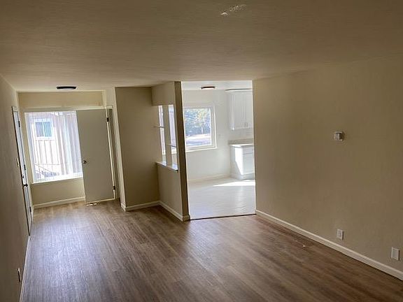 4th image of 214 Selwyn Dr #2