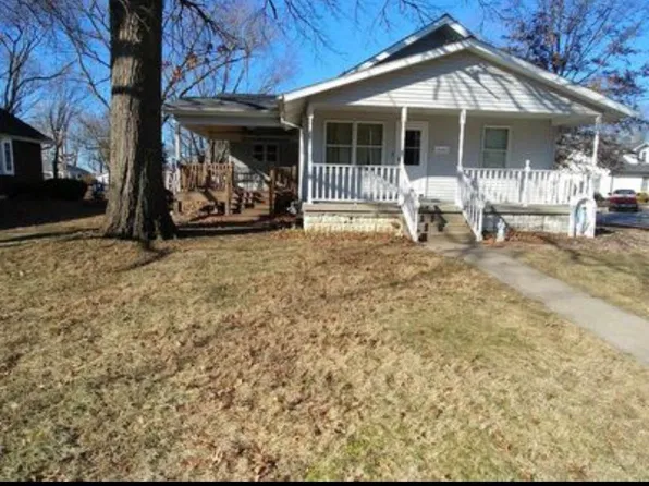 1810 Fairfax St, Carlyle, IL 62231