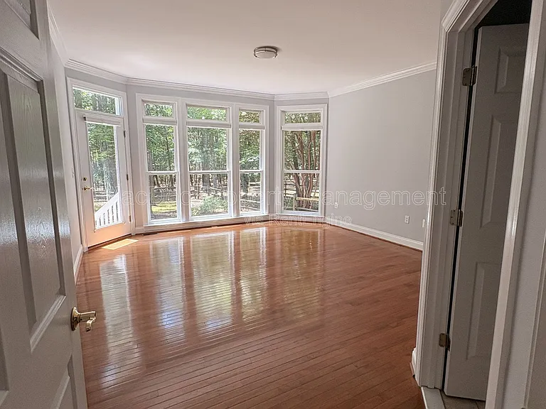 10802 Cedar Creek Dr — Photo 15
