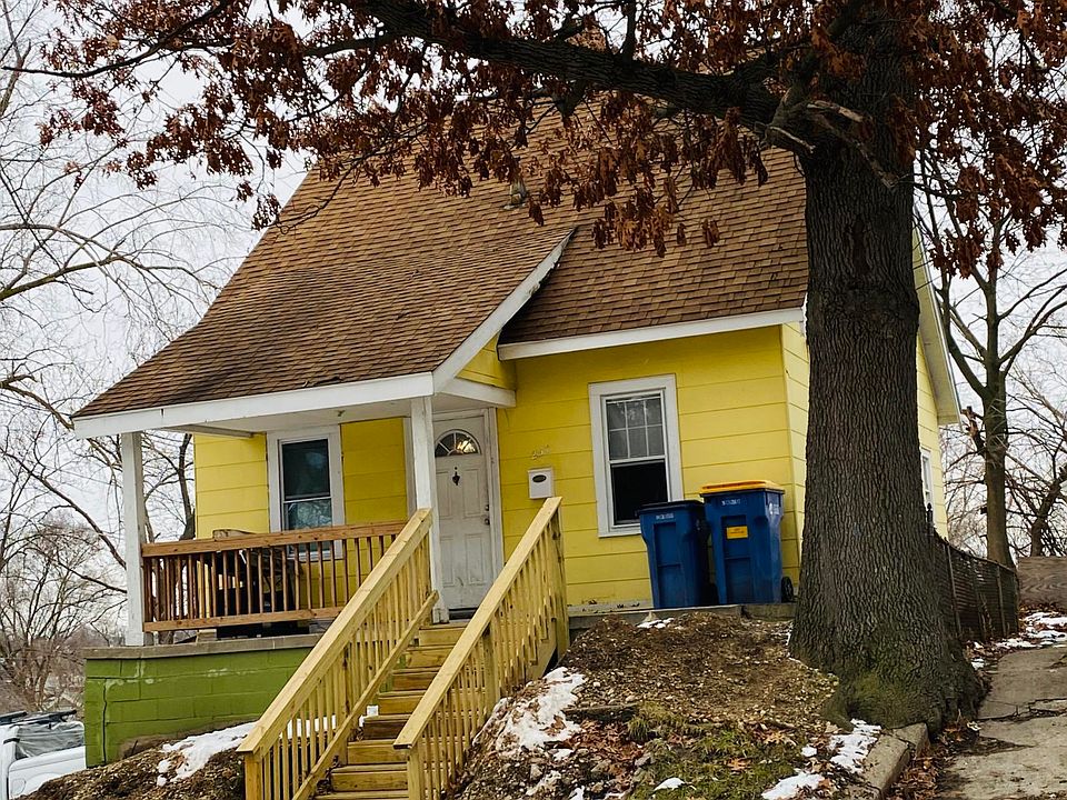1st image of 257 Corinne St SW