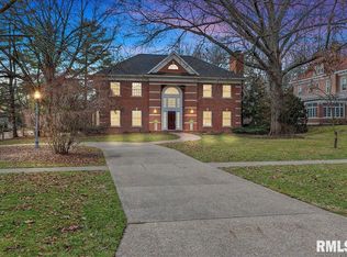 1855 S Wiggins Ave, Leland Grove, IL 62704