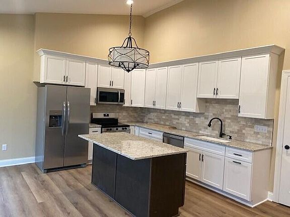 4th image of 732 Bay Hill Ct