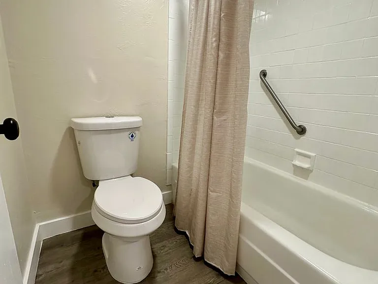 150 E Hardy Rd — Photo 13