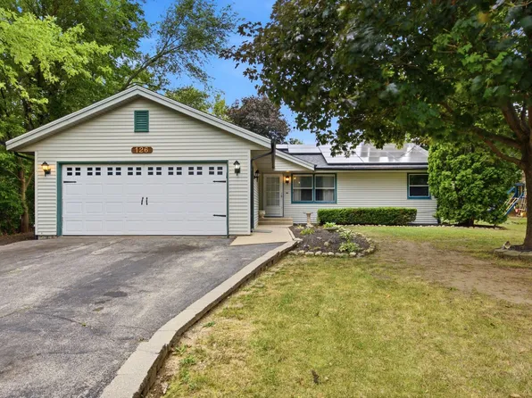 126 Queensbury Pl NE, Poplar Grove, IL 61065