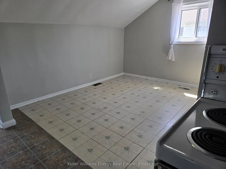 86 Brock St E #3 — Photo 3