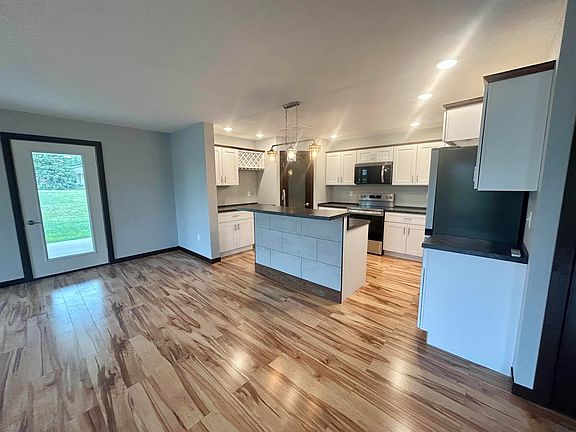 3rd image of 1204 Kelvin Rd