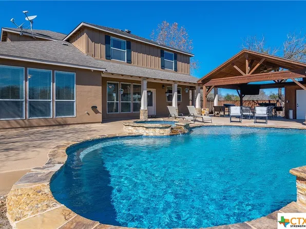 309 Woodlake Dr, McQueeney, TX 78123