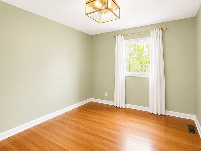 10936 Thornton Dr — Photo 13