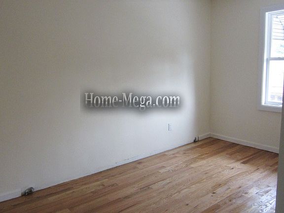 4th image of 879 Amundson Ave #10