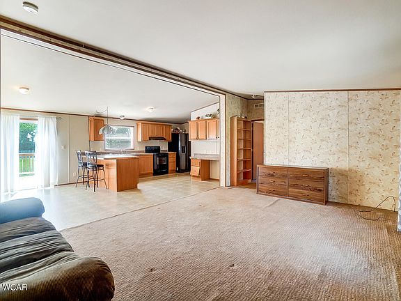 5th image of 108 N Elm St