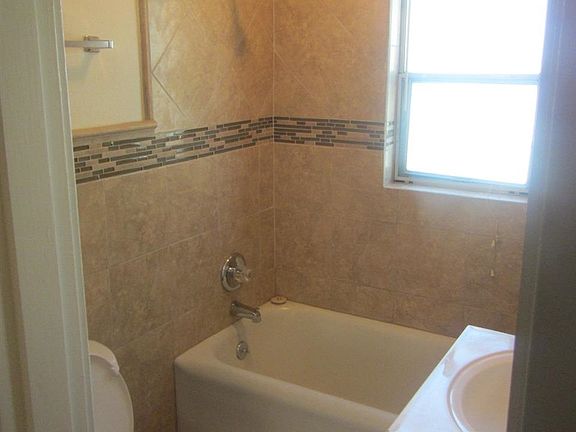 5th image of 303 E 10th Ave
