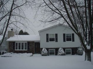 1913 Burr Oak Ln, Lindenhurst, IL 60046