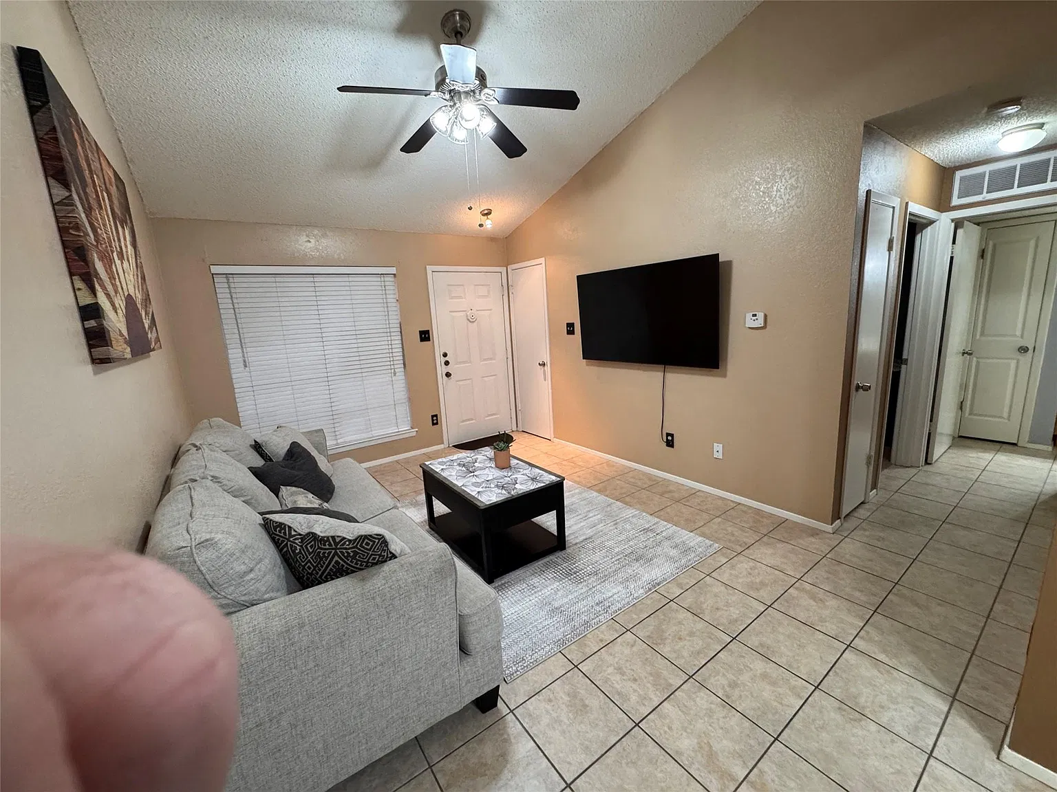 1 bed, 1.0 bath, 565 sqft, $1,600 — Photo 4