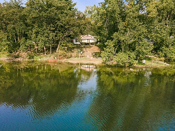 4th image of 15712 Lake Dr