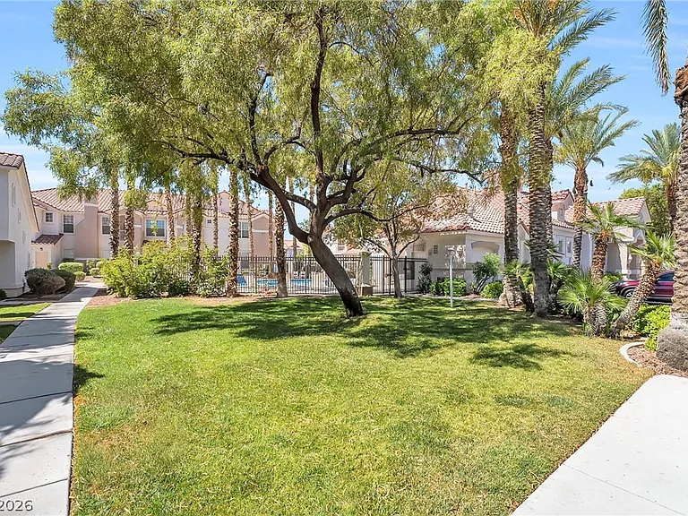 8555 W Russell Rd #2104 — Photo 28