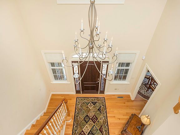 Dramatic 2 Story Foyer
