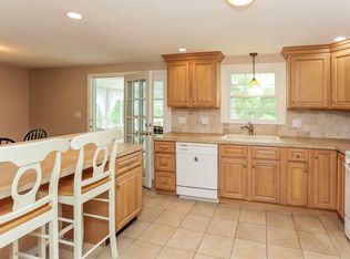 8 Heather Ln, Walpole, MA 02081