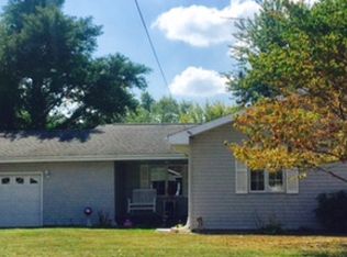 510 E Cleveland St, Taylorville, IL 62568