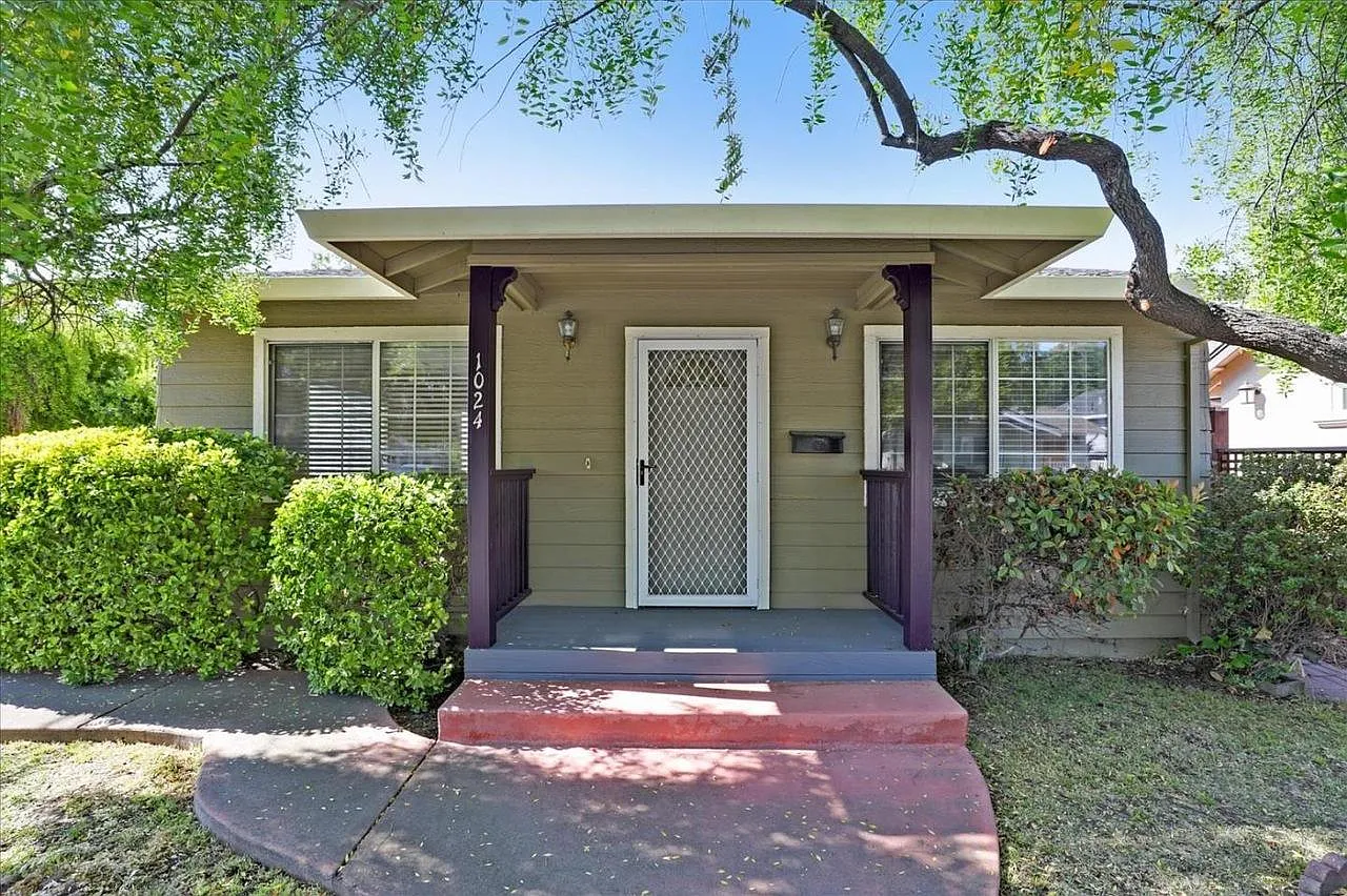2 bed, 920 sqft, $3,300 — Photo 3
