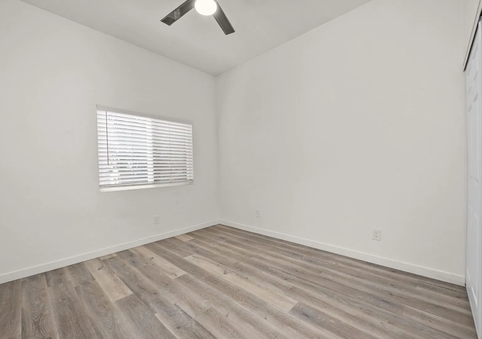 Vaulted ceilings! — Photo 1