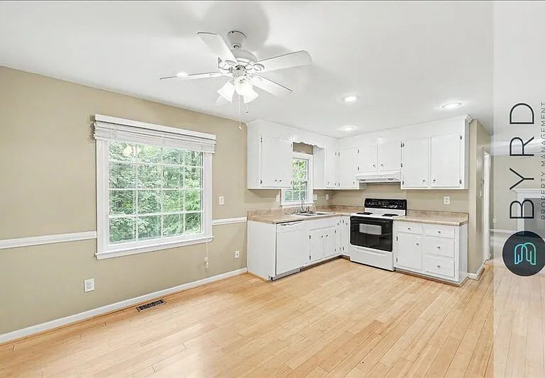 4743 Fordham Rd — Photo 11