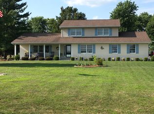 1132 Country Club Rd, Sullivan, IL 61951