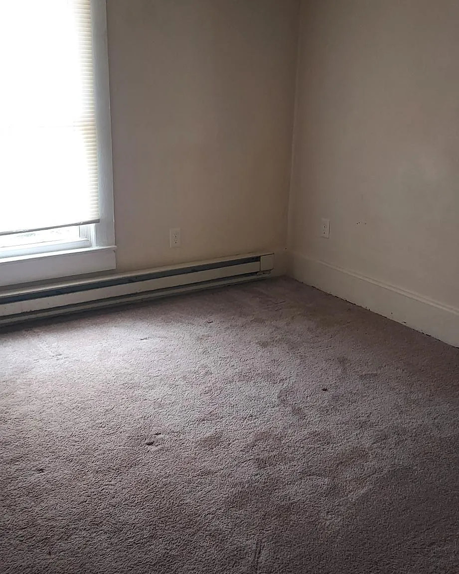 212 W Oak St — Photo 3