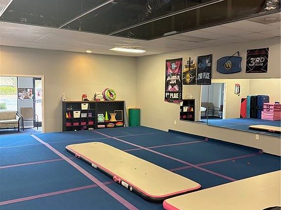 4th image of 562 Valley Rd #5