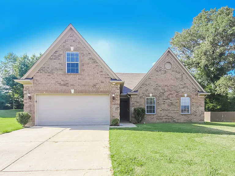 5714 Kingsman Dr — Photo 1