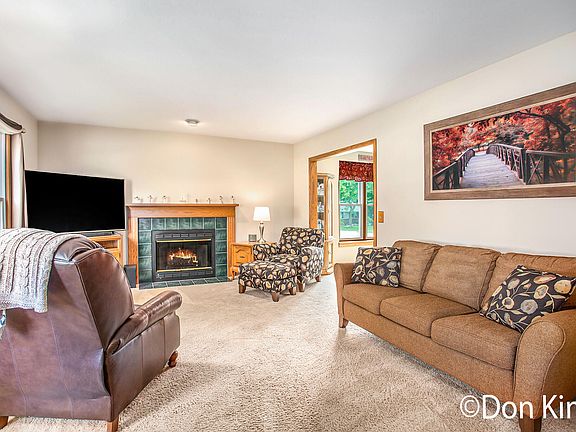 3rd image of 4981 Montauk Dr NW