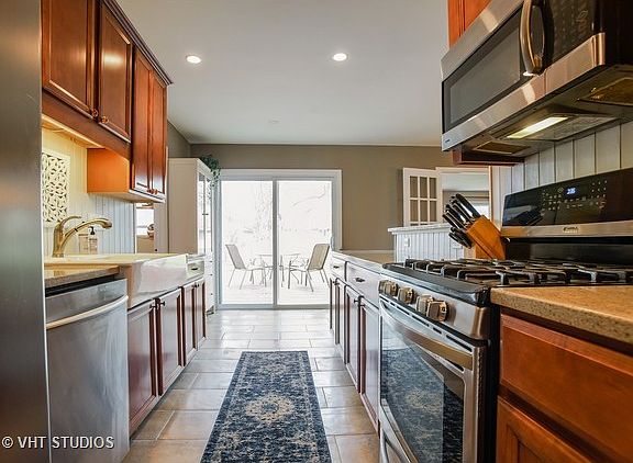 4th image of 504 Hingham Ln