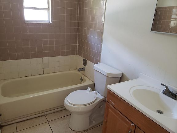 3rd image of 15514 Alma Ave APT B
