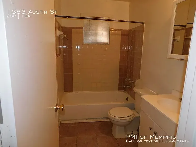 1353 Austin St — Photo 4