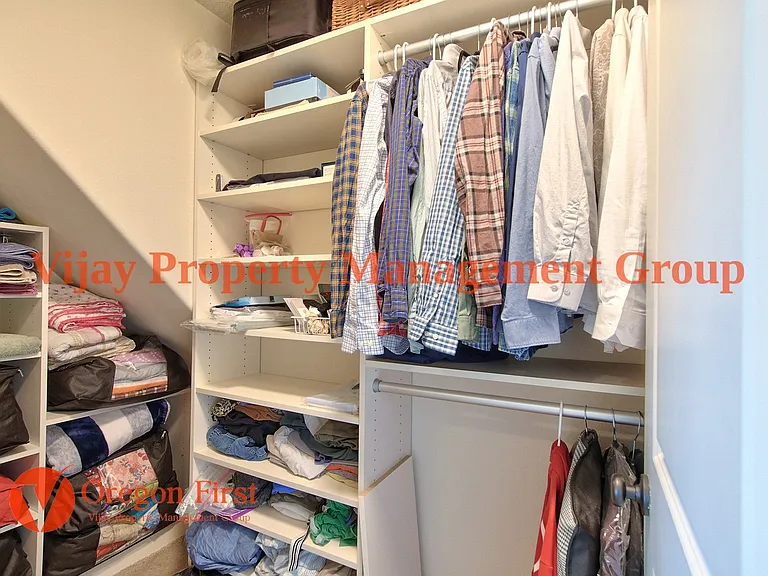 Walk-in Closet