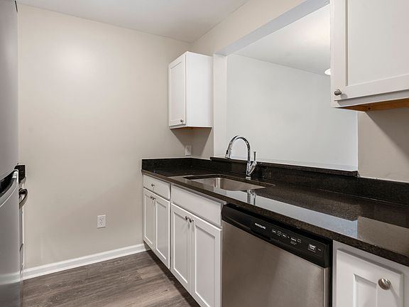 3rd image of 26 Grandview Manor Ct Suite 106
