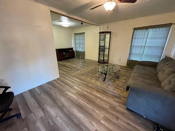 2nd image of 3835 9th Ave