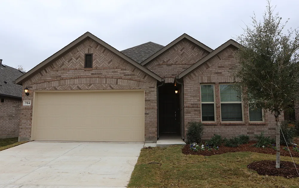 4 bed, 1810 sqft, $2,400 — Photo 1