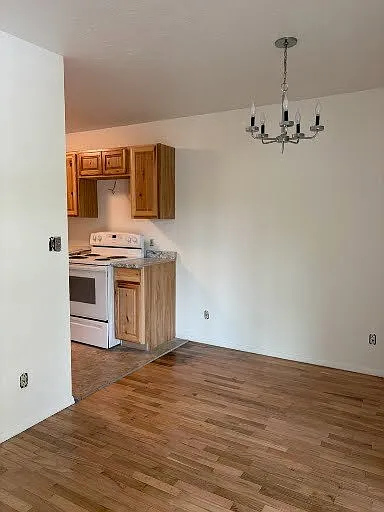 2 bed, 1.0 bath, $1,650 — Photo 3