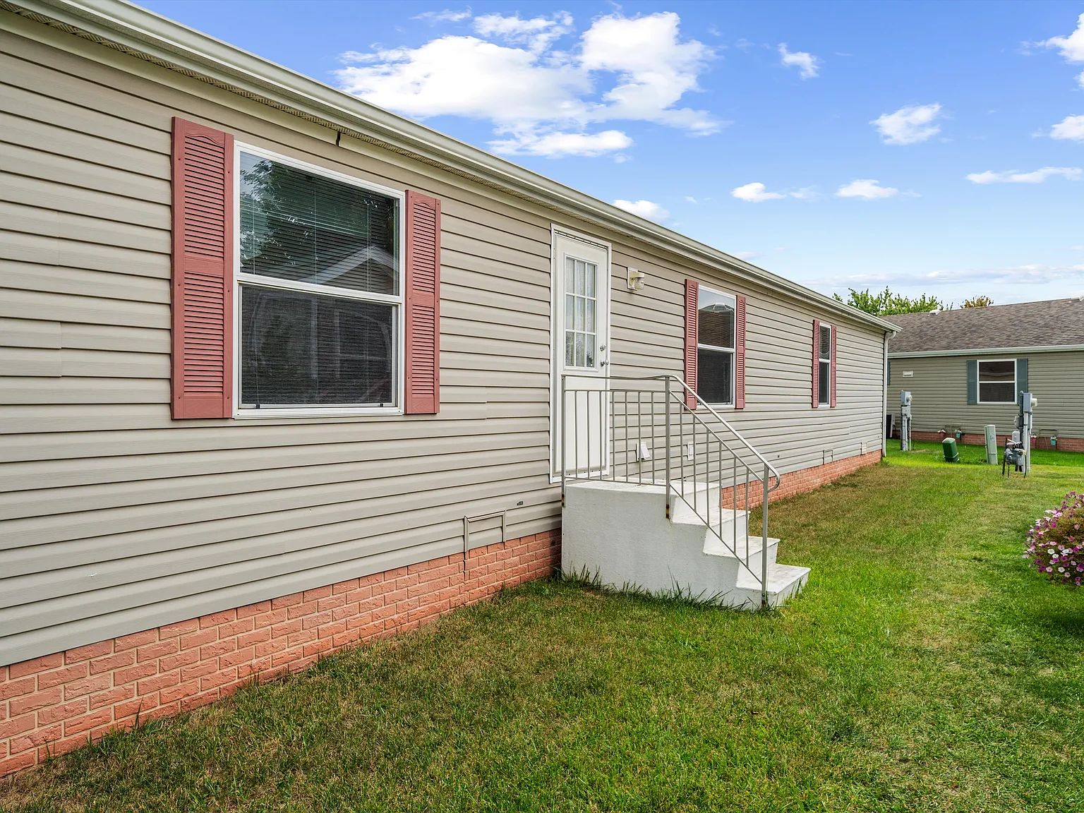 3 bed, 2016 sqft, $1,699 — Photo 3