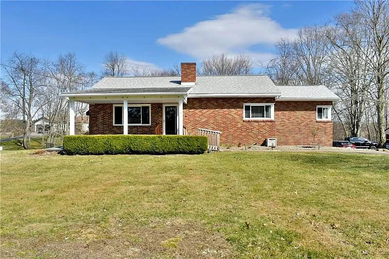 402 Ridgewood Dr photo 1