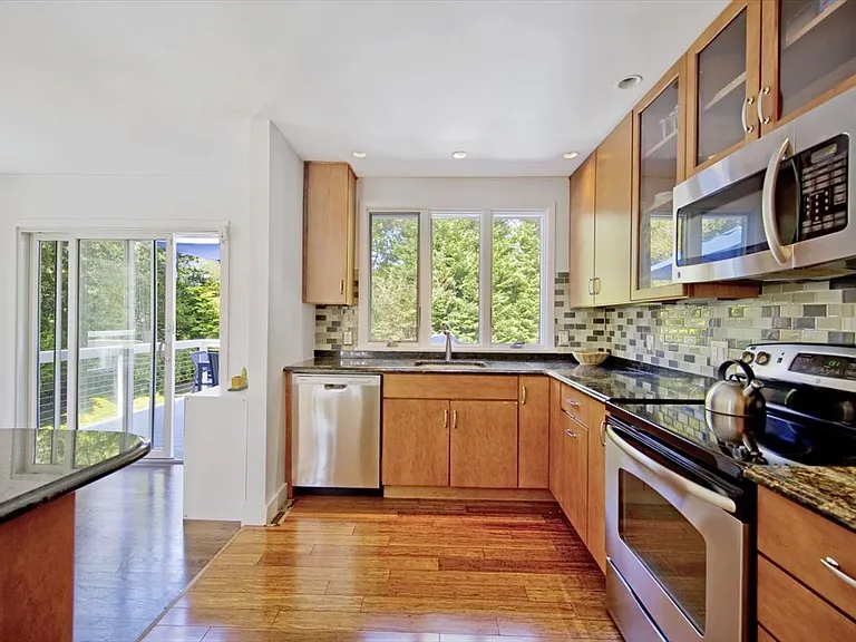 41 Hawthorne Rd — Photo 8
