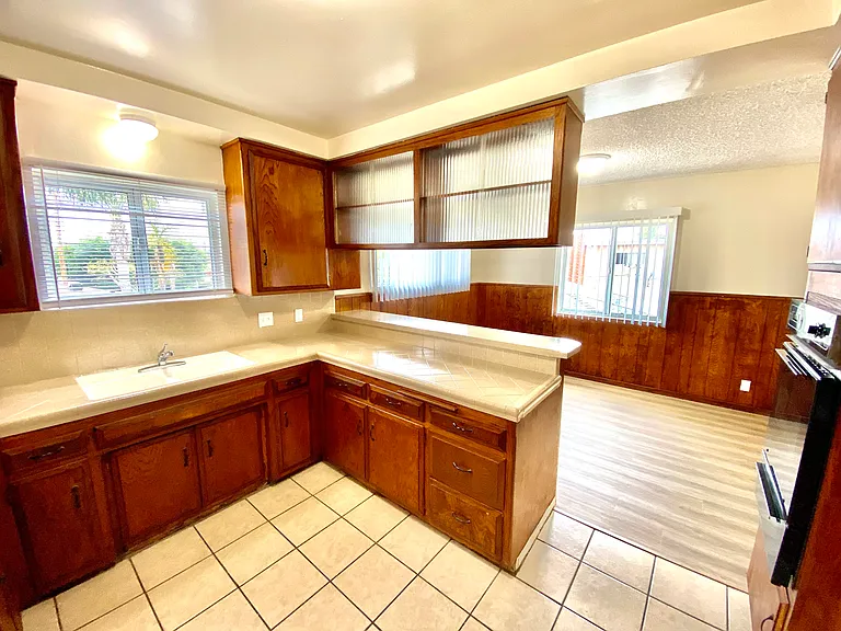 12644 York Ave #E — Photo 6