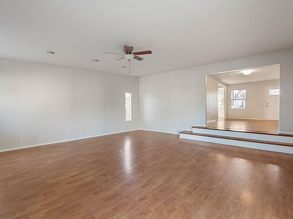 4th image of 109 E 6th Ave
