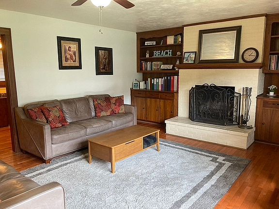 5th image of 2367 Oak Ave