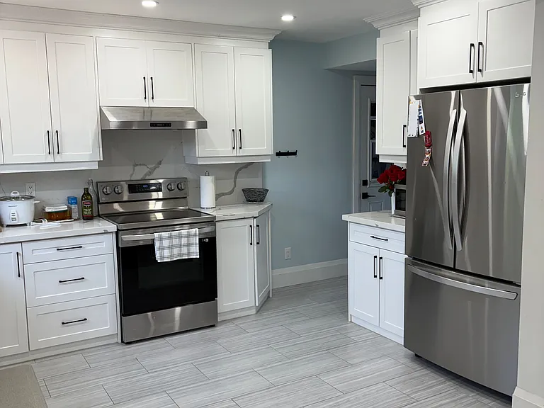 276 Glenwoods Ave — Photo 2