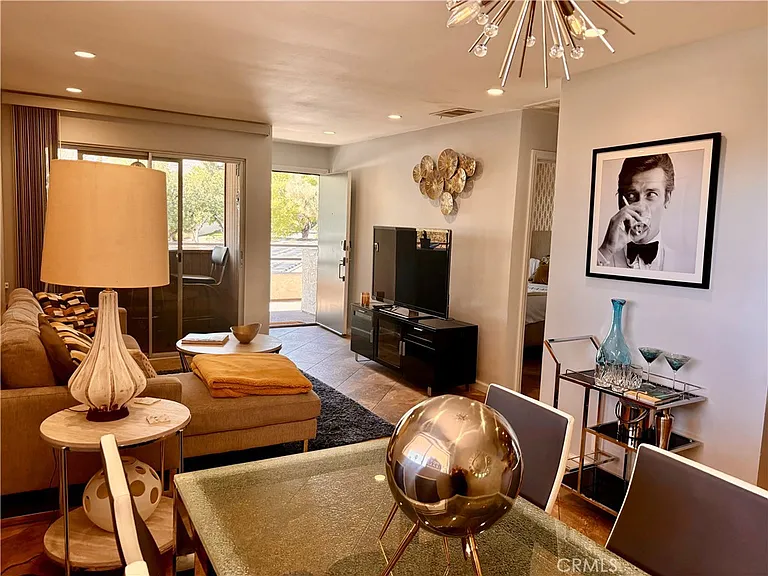 510 N Villa Ct — Photo 15