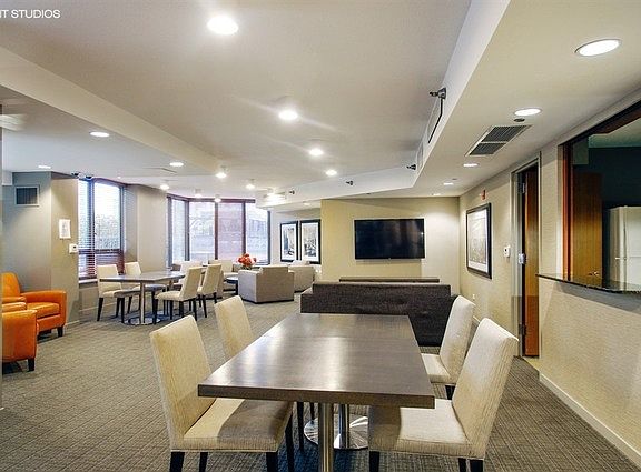 5th image of 400 N La Salle Dr APT 1612