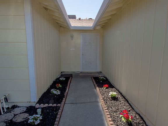 2nd image of 1021 Carrie St