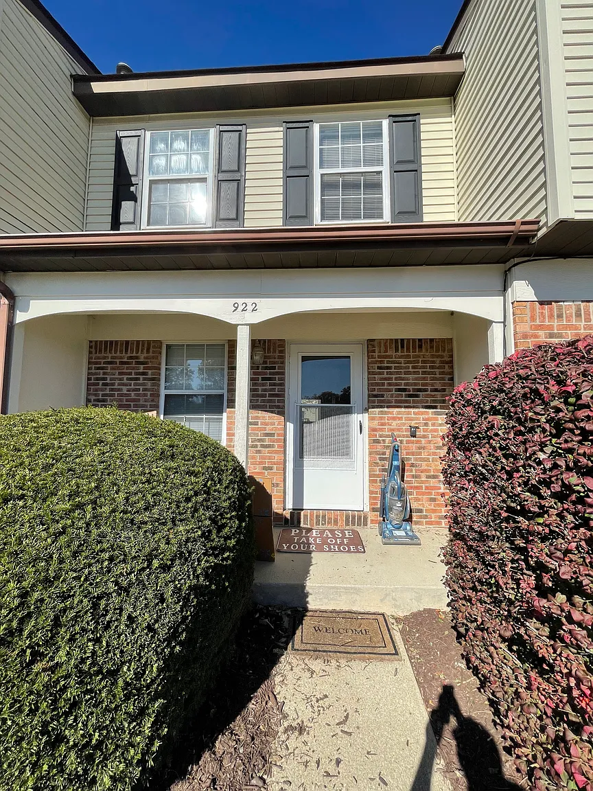 922 Pomona Dr photo 1